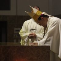 consagracion_altar_parroquia_san_pedro_apostol